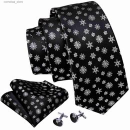 Cravates Cravates Cravates Noir Blanc Neige Soie Hommes Cravate pour Cravate de Noël Mouchoir Boutons de Manchette Ensemble Festival de Noël Cloche Renne Arbre du Père Noël Barry.Wang Y240325