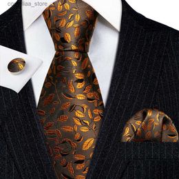 Cravates Cravates Cravates élégantes pour hommes Feuilles jaunes d'or Floral Vert Rouge Cravate en soie Hanky Boutons de manchette Ensemble Mariage Livraison gratuite BarryWang 5964 Y240325