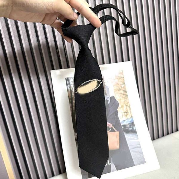 Coules de cou Nouveau créateur de luxe liés aux femmes liés à la chaîne classique Tie pour hommes Unisexe Tableau gratuit alliage polyvalent
