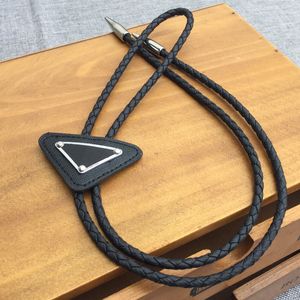 TIENES DE CUELLO Diseño original Cowboy Bolo Bolo Bolo Downward Triangle Bolo Bolo para hombres y mujeres Personalidad Tada de cuello Accesorio de moda 230816