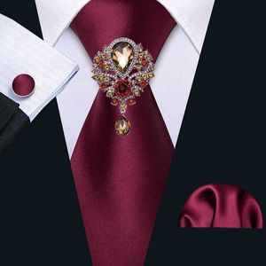 Cravates de cou Cravate de soie en satin rouge Strass Broches Hommes Cravate de mariage Hanky Set Barrywang Fashion Designer Cravates solides pour hommes Cadeau Party J230225