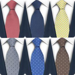 Clats de cou Tie en soie en polyester super doux pour la mode masculine 7cm décolleté pour les affaires pour hommes conférence Gravata roman coloré imprimé TIEC240410