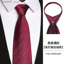 Clavins de cou Tie à cravate et aux femmes robe de commerce des futurs toilettes noires et rouges de mariés de mariage coréen Version coréenne étroite homme paresseux sans cravate haut-endq