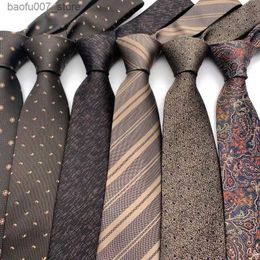 Coules de cou Tie entre hommes Robes formelle Business 8cm de large champagne Stripe Dot Professional Shirt Tie à main Tie à main