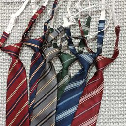 Coules de cou Tokyo JK Tie gratuite étudiante masculine Malle Matching Uniforme Red Stripe Performance Performance Photography H-Brand Trendq