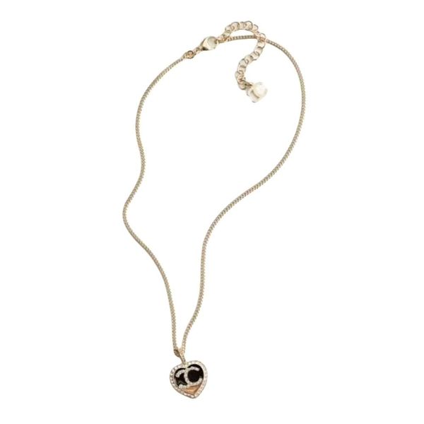 Collier Chaînes Designer De Luxe Mode Femmes Été Nouveau Xiangjia Coloré Noir Or Émail Plein Diamant Petit Coeur De Pêche Collier D'amour Doux Et Frais