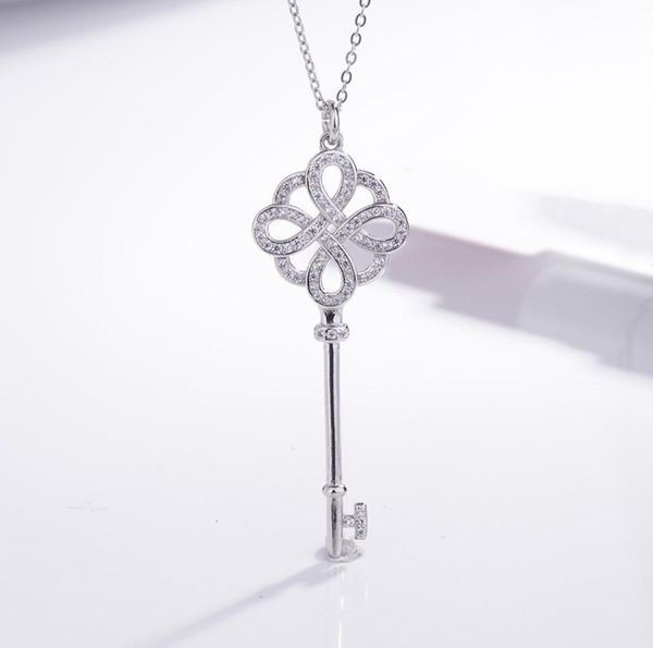 Collier chinois nœud sier plaqué de tempérament chaîne de pull incrustée avec une clavicule de modélisation de clé de diamant Niche de luxe Niche7998609