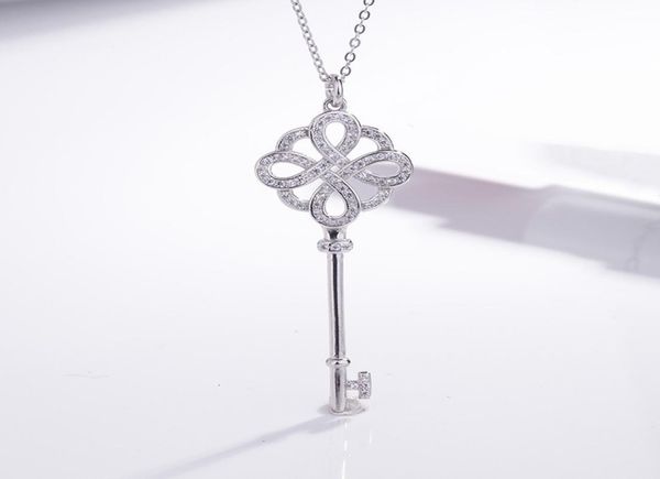 Collier chinois nœud sier plaqué de tempérament chaîne de pulls incrustée avec une clavicule de modélisation de clé de diamant Niche de luxe Niche4035702