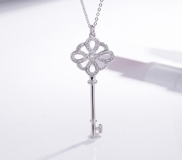 Collier chinois nœud sier plaqué de tempérament chaîne de pulls incrustée avec une clavicule de modélisation de la clé de diamant Niche de luxe Niche1243353