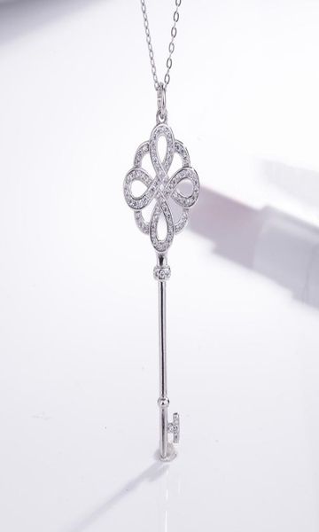 Collier chinois nœud sier plaqué de tempérament chaîne de pulls incrustée avec une clavicule de modélisation de clé de diamant Niche de luxe 9740269