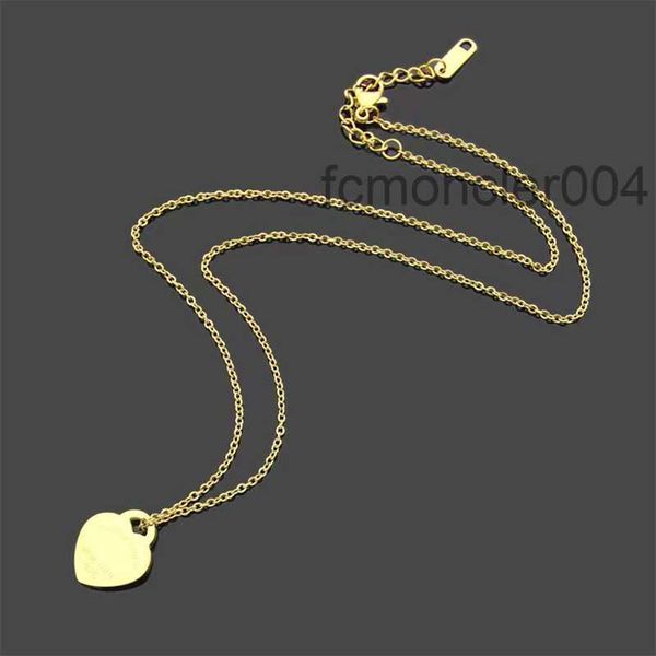 Collier Classic 18K Pendant Fashion Charms Men Femmes Coeur Heart High Quality Inoxydless Steel Designer CR0E