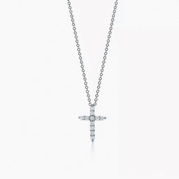 Concepteur de collier pour femmes CZ Stone Diamond Diamant Religious Pendants Colliers en acier inoxydable Gold Personnalisez la classe de luxe Fine Designer Jewlery Gift