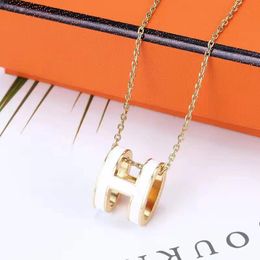 Collier créateur de luxe pendentif bijoux colliers chaînes chaînes lien bijoux de luxe love pendentifs femmes cadeaux en acier inoxydable pour femmes