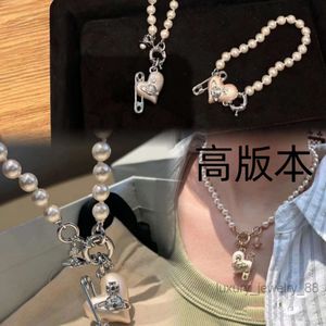 Collier Collier de créateur pour femme Vivienenwestwood Bijoux de luxe Viviane Westwood Collier 2023 Nouveau Western Empress Dowager Pearl Heart Pin Collier planète S