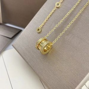 necklace designer bijoux en acier inoxydable Collier pendentif couple en céramique Créateur de mode Zircon Fleur Pendentif CollierStainless Steel Gold fashion Necklace