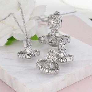 Kettingontwerper Viviennes Westwoods Luxe hiphopsieraden Paisleyorb Grote volledige diamant Driedimensionale letterglaskralenketting Hoge versie