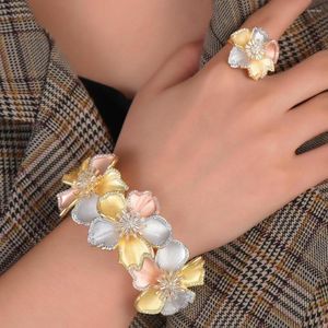 Ketting oorbellen set 2 pc's luxe drie tonen gemengde bloemvorm armband armband ring cz voor vrouwen verloving