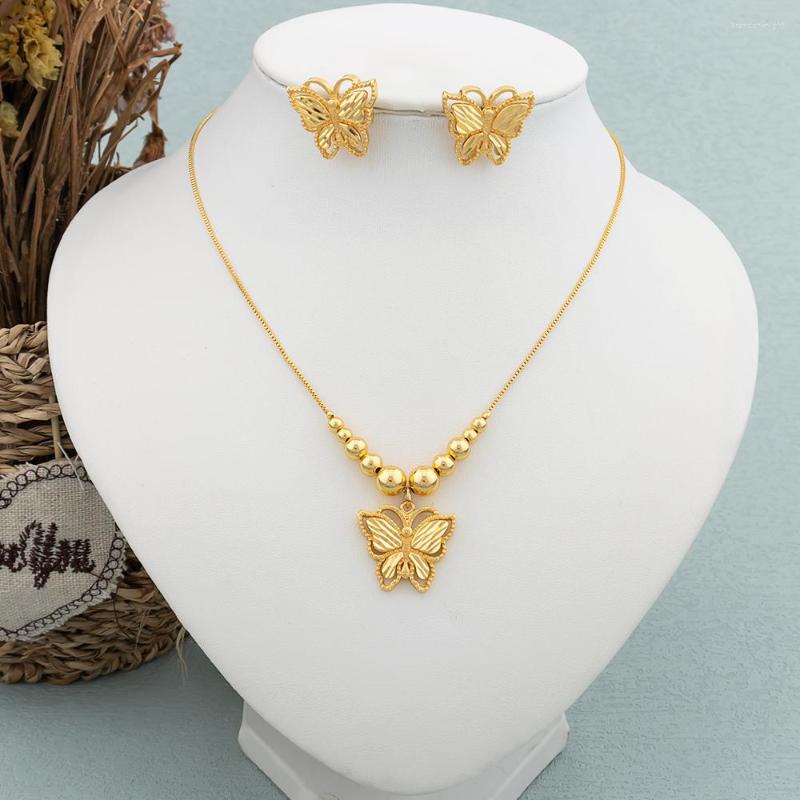 Halsband örhängen uppsättning 2023 Italien lyxiga smycken 18k guldpläterad pärlkedja för kvinnor fjärilsblad pendelle båge bröllop