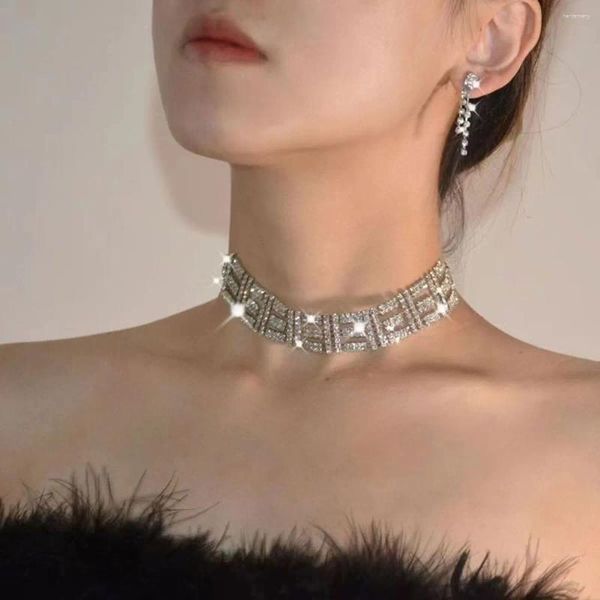Ensemble collier et boucles d'oreilles tendance en métal strass géométrique, 2 pièces, bijoux créatifs pour fête d'anniversaire, accessoires élégants pour femmes, 2023