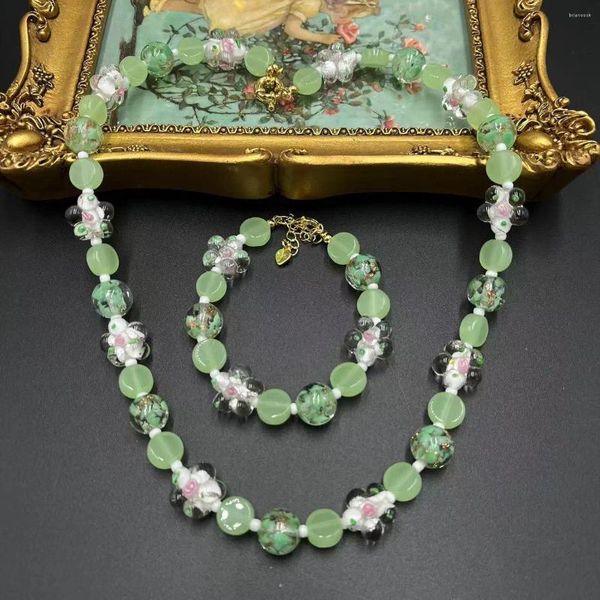 Conjunto de collar y pendientes 2023, cristal Vintage V, claro, encantador, ligero, pulsera de moda de lujo, combinación de flores occidentales