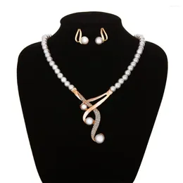 Boucles d'oreilles de collier Régler 2 paires de bijoux Colliers de perles Europe et américaine Cross-Border Personalicle