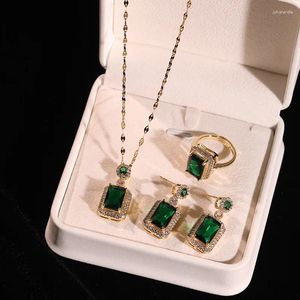 Ketting Oorbellen Set 3 stuks Luxe Smaragd Sieraden Rode Kristal Toermalijn Ring Voor Vrouwen Prachtige Banket Bruiloft
