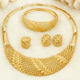 Ketting oorbellen set African Women Fashion Jewelry Bride Wedding Sets 18 Gold Dubai Design Hoop Ring Charm Bracelet1