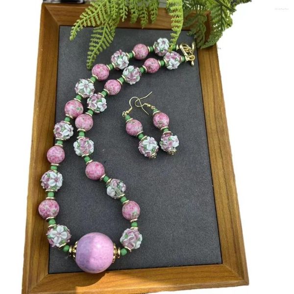 Ensemble collier et boucles d'oreilles, mélange de nuages antiques et de perles lumineuses avec crochet d'oreille en Murano glaçage grenouille rose