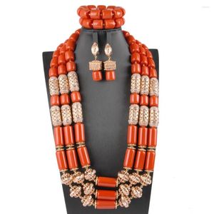 Collier boucles d'oreilles ensemble perles de corail artificielles longues pour les femmes Design de mode en alliage de résine accessoire bijoux de mariage africain Nigeria mariée