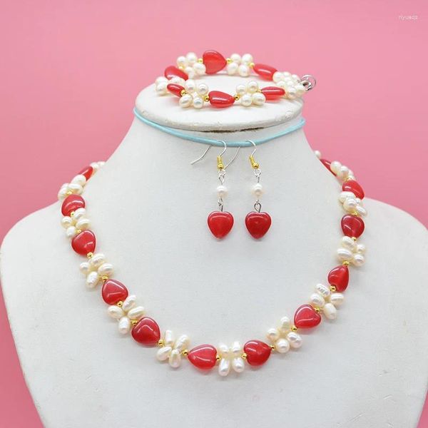 Ensemble de boucles d'oreilles et collier, collier de mariage classique pour femmes européennes. Combinaison de pierre rouge perle naturelle. Beau bracelet. Boucle d'oreille