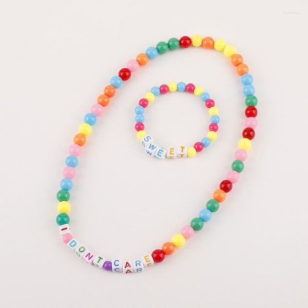 Ensemble de colliers et boucles d'oreilles avec lettres colorées, perles pour enfants, types de bracelets, perles acryliques, colliers pour filles