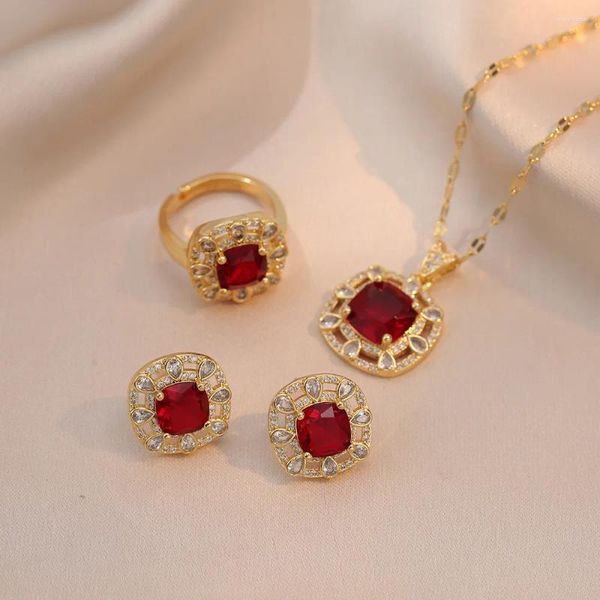 Ensemble de boucles d'oreilles et collier pour femmes, pierre rouge coupée en coussin, carré, pendentif, clavicule, couleur or, Zircon, cadeau de mariée