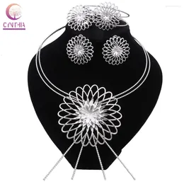 Collier Boucles d'oreilles Set Cynthia African Silver Color Jewelry Femmes Flower Design Bracelet Ring Wedding Party Dubai cadeau