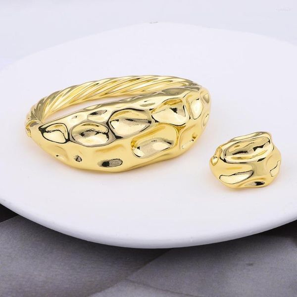 Collar Pendientes Conjunto Dubai 24K Chapado en oro Diseño de moda Pulsera Hebilla Brazalete Anillo de dedo Joyería Mujeres africanas nigerianas Boda