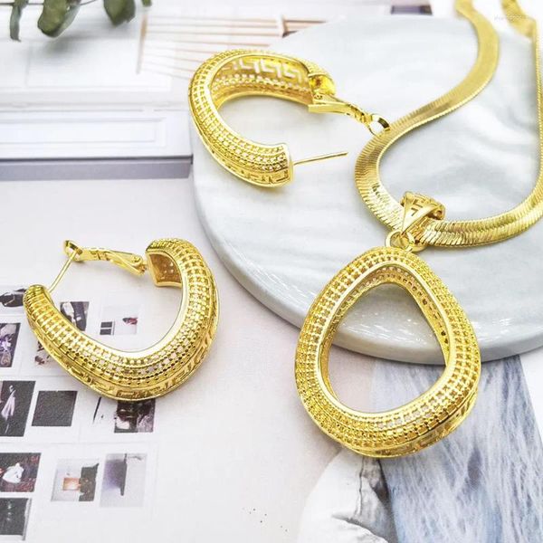 Collier boucles d'oreilles ensemble Dubai bijoux pour femmes creux plaqué or 18 carats et ensembles de bijoux mode africaine mariage Conjuntos De Joyas