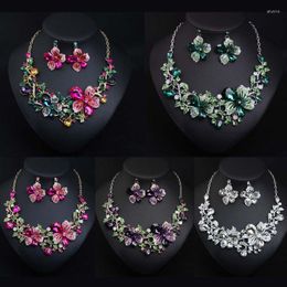 Conjunto de aretes de collar E15E Pendiente de joyería con forma de flor para diamantes de imitación 2 piezas Judío de fiesta para mujer