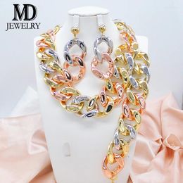 Collier Boucles d'oreilles Set Elegant Wedding Jewelry Tricolor Geometric Design Bracelet Fashion Women's Party Party Gifts