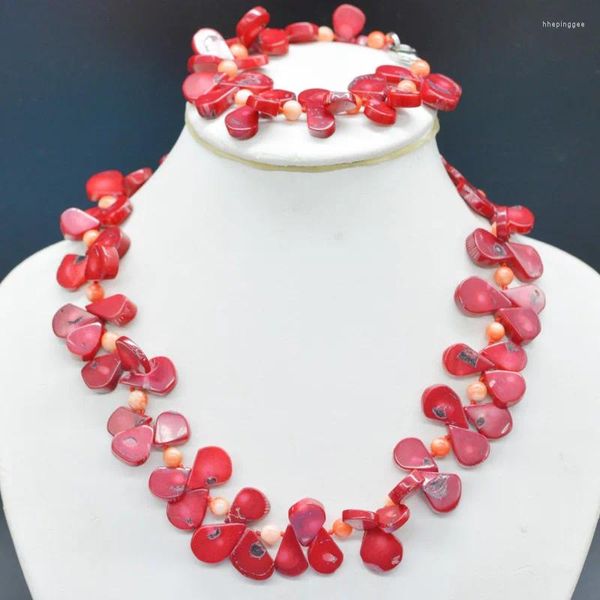 Ensemble collier et boucles d'oreilles exquis. Charmant. Collier de corail rouge naturel. Bijoux de fête classiques pour dames 18