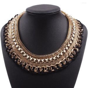 Conjunto de Collar y pendientes a la moda, gargantilla de cadena trenzada de oro para mujer, Collar de aleación de Color, joyería de Metal al por mayor