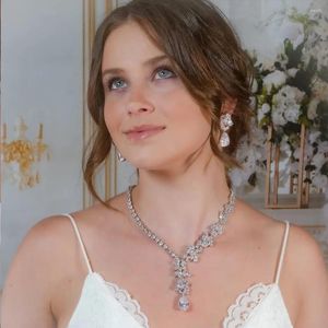 Ensemble de boucles d'oreilles et collier en Zircon pour femmes, ensemble de gouttes d'eau à la mode, bijoux de mariée de mariage, accessoires de luxe, cadeau