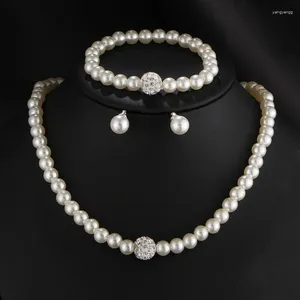 Boucles d'oreilles de collier régler des bijoux de mariage à la mode pour ramiage bracelet de fausse perle de boucle d'oreille décoration adhérence sis