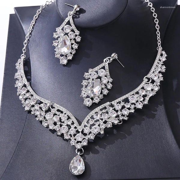 Ensemble de boucles d'oreilles et collier en alliage floral pour mariée, strass clairs, goutte d'eau, cristaux, bijoux de mariée, boucles d'oreilles de mariage, fête de bal pour femmes