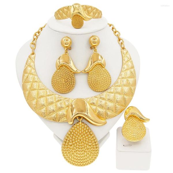 Conjunto de collar y pendientes para mujer, Color Chapado En Oro, colgante grande, pendiente, pulsera, uso diario, diseño de estilo nigeriano