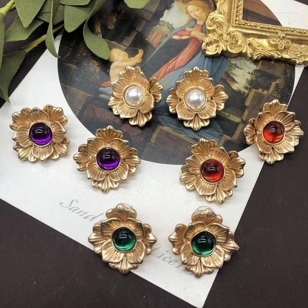Conjunto de collar y pendientes, flores estéreo Retro francesas, doble aguja con incrustaciones de pendientes de perlas, gemas de Color Joker contratado