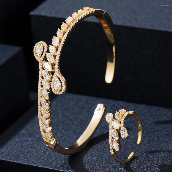 Collier Boucles d'oreilles Set Godki Shell Trendy 3 Rows Cross Statement Bangle Bangle Ring Ensembles pour femmes Mariage Cubic Zirconia Dubai Daily