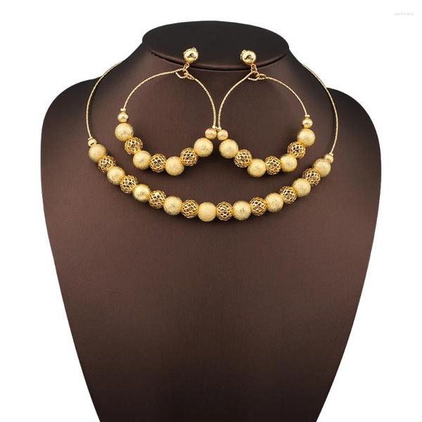 Conjunto de collar y aretes Pendiente de color dorado Cuentas de bolas mate huecas de Dubai Moda de lujo Ropa diaria combinada con regalos de fiesta del festival