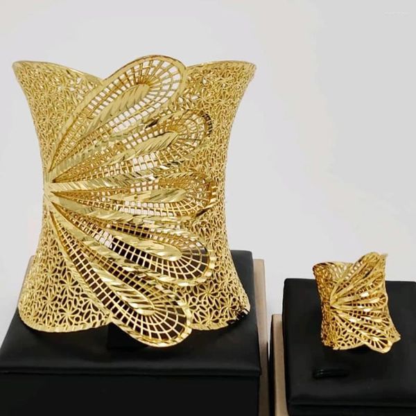 Conjunto de collar y pendientes, brazaletes chapados en oro con anillo para mujer, pulsera de flores con dijes de Dubai, joyería árabe, regalo de banquete para fiesta de boda