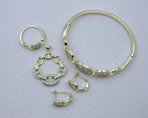 Collier Boucles d'oreilles Set Guanxi Bijoux pour femmes accessoires de mariage Bracelet de bague de cochon Vente 2024