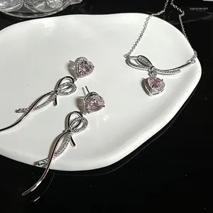 Ensemble de boucles d'oreilles et collier en forme de cœur pour femmes, bijoux avec nœud, Design de Niche, pompon en Zircon rose, accessoire féminin
