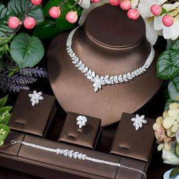 Collier Boucles d'oreilles Set Hibride Simple Leaf Design Cumbic Zirconia Pendant Dubai Jewelry Femmes Brincet Bridal pour les cadeaux de mariage N-497